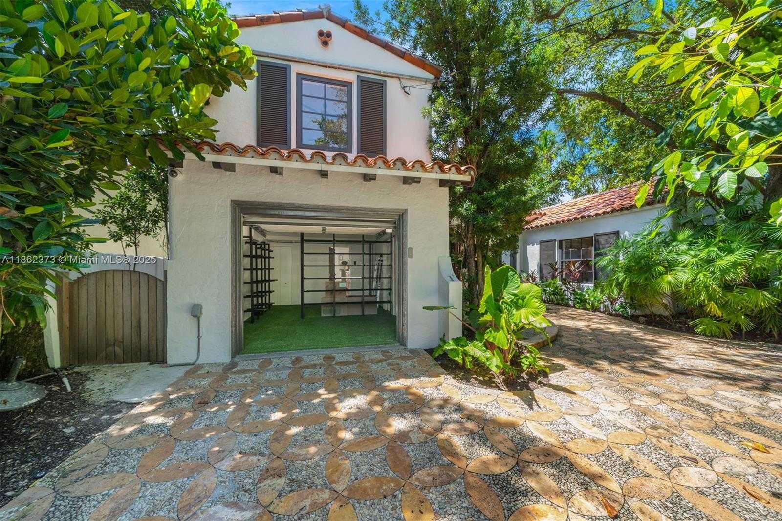 Small Image of 4640 NORTH BAY RD, Miami Beach Number 52