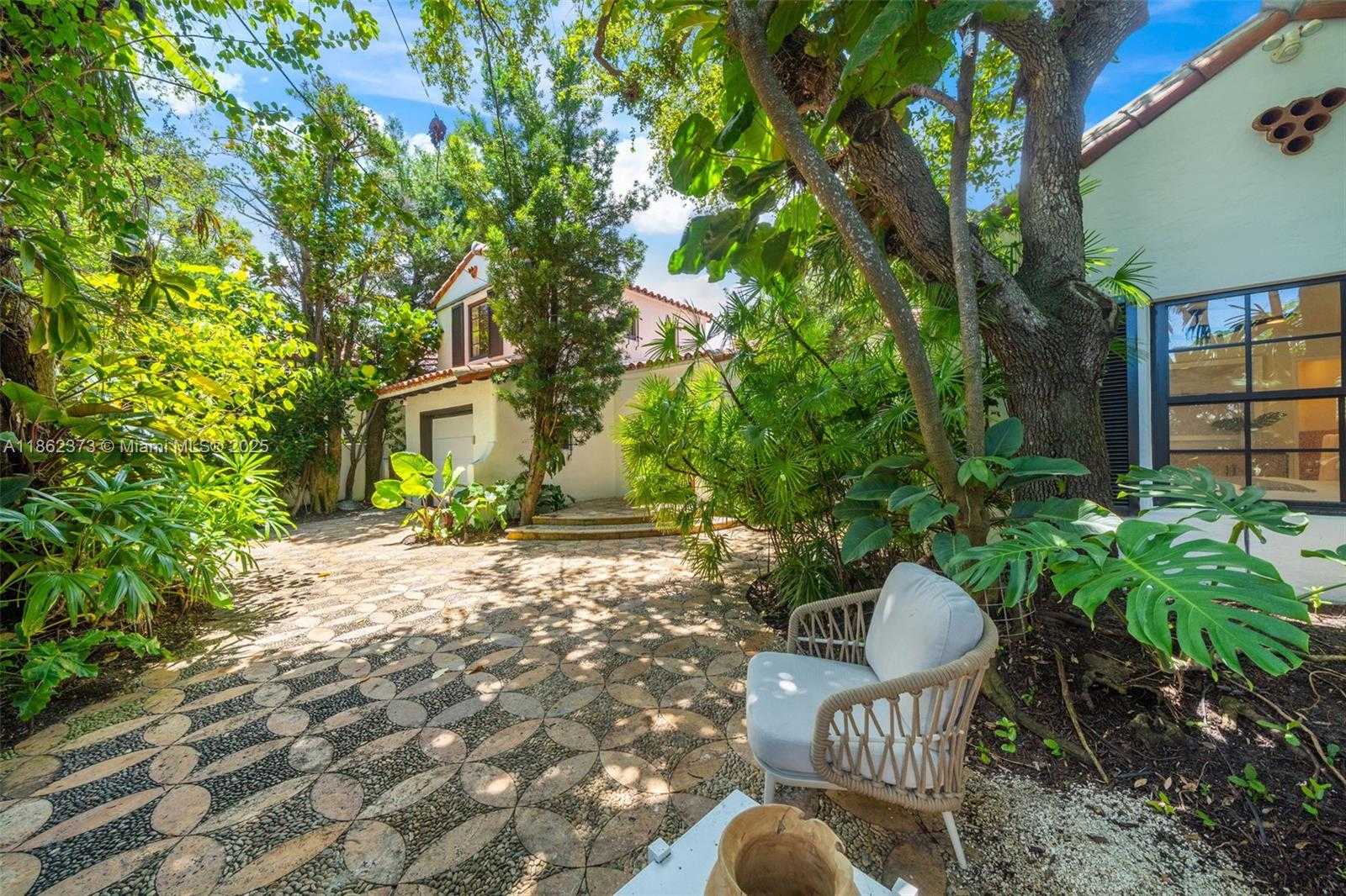 Small Image of 4640 NORTH BAY RD, Miami Beach Number 54