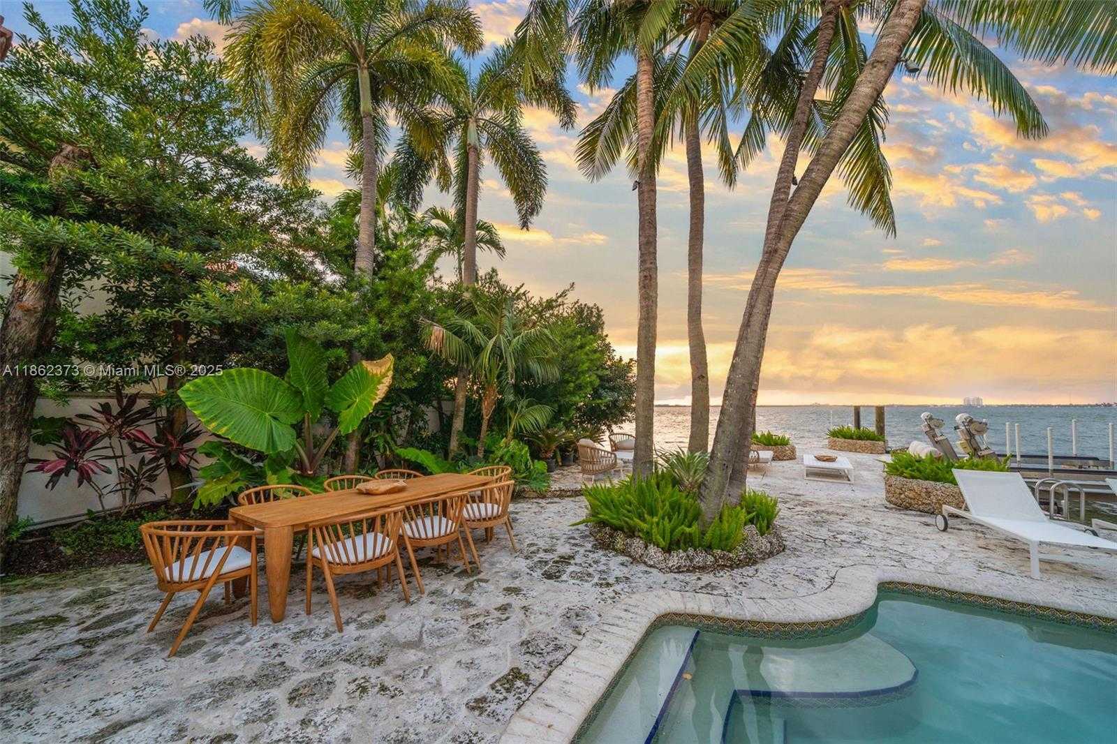 Small Image of 4640 NORTH BAY RD, Miami Beach Number 55