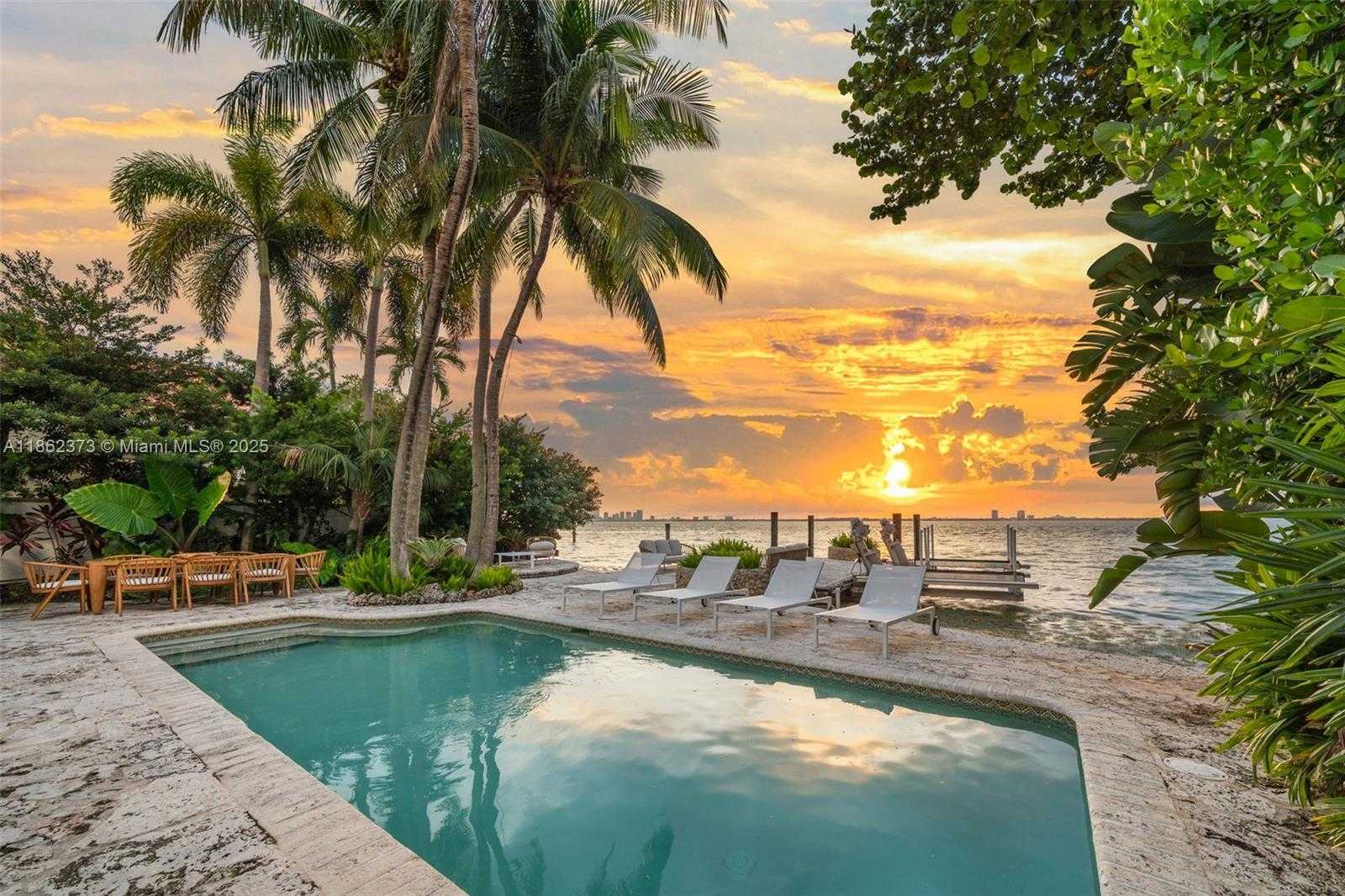 Small Image of 4640 NORTH BAY RD, Miami Beach Number 57