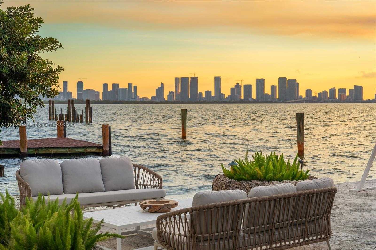 Small Image of 4640 NORTH BAY RD, Miami Beach Number 59
