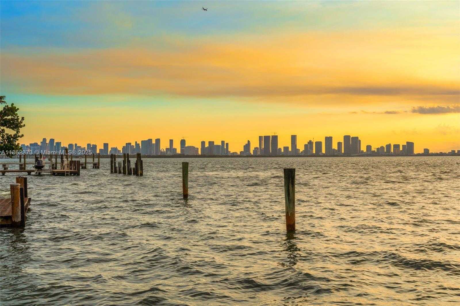 Small Image of 4640 NORTH BAY RD, Miami Beach Number 61