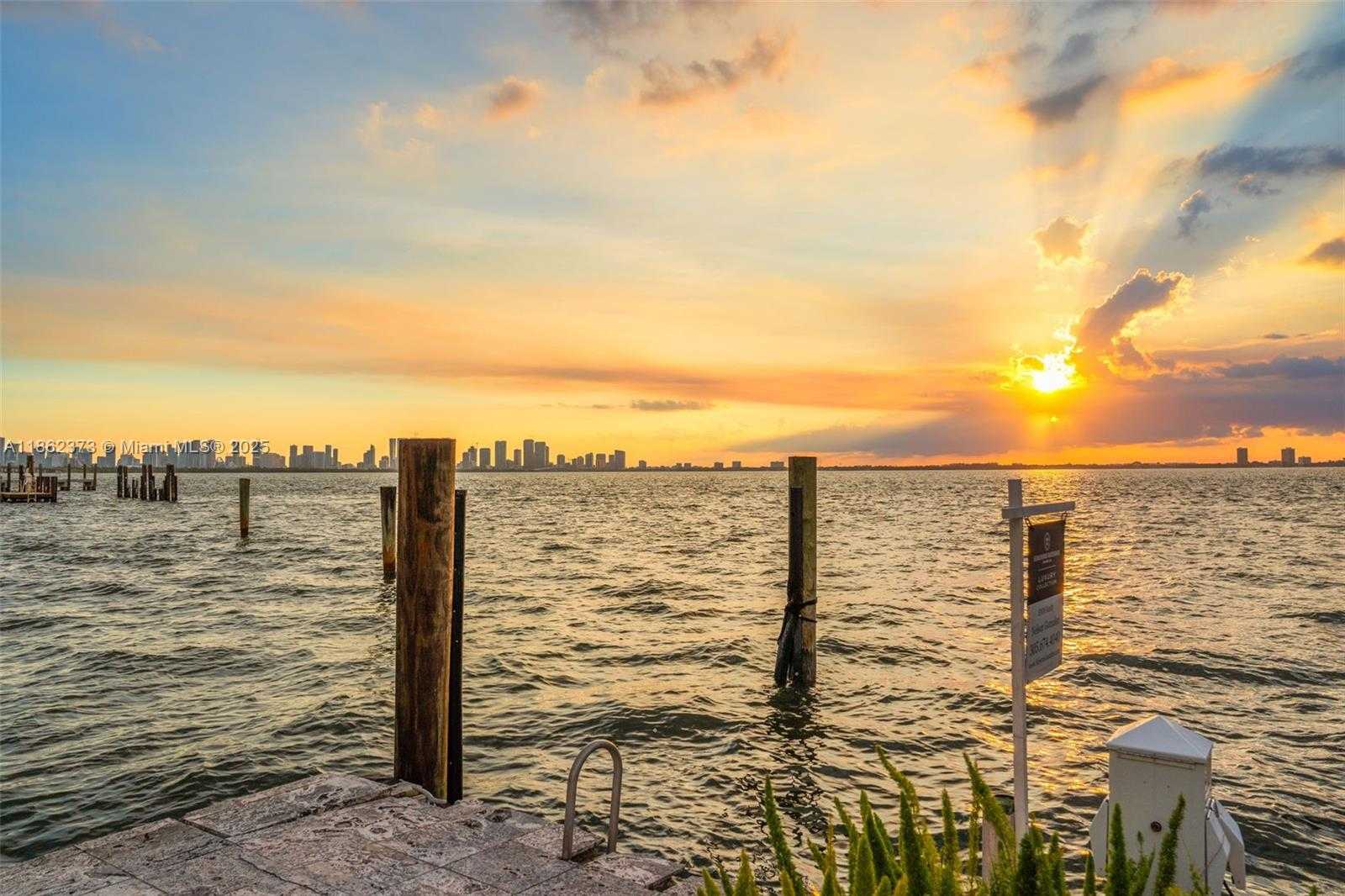 Small Image of 4640 NORTH BAY RD, Miami Beach Number 62