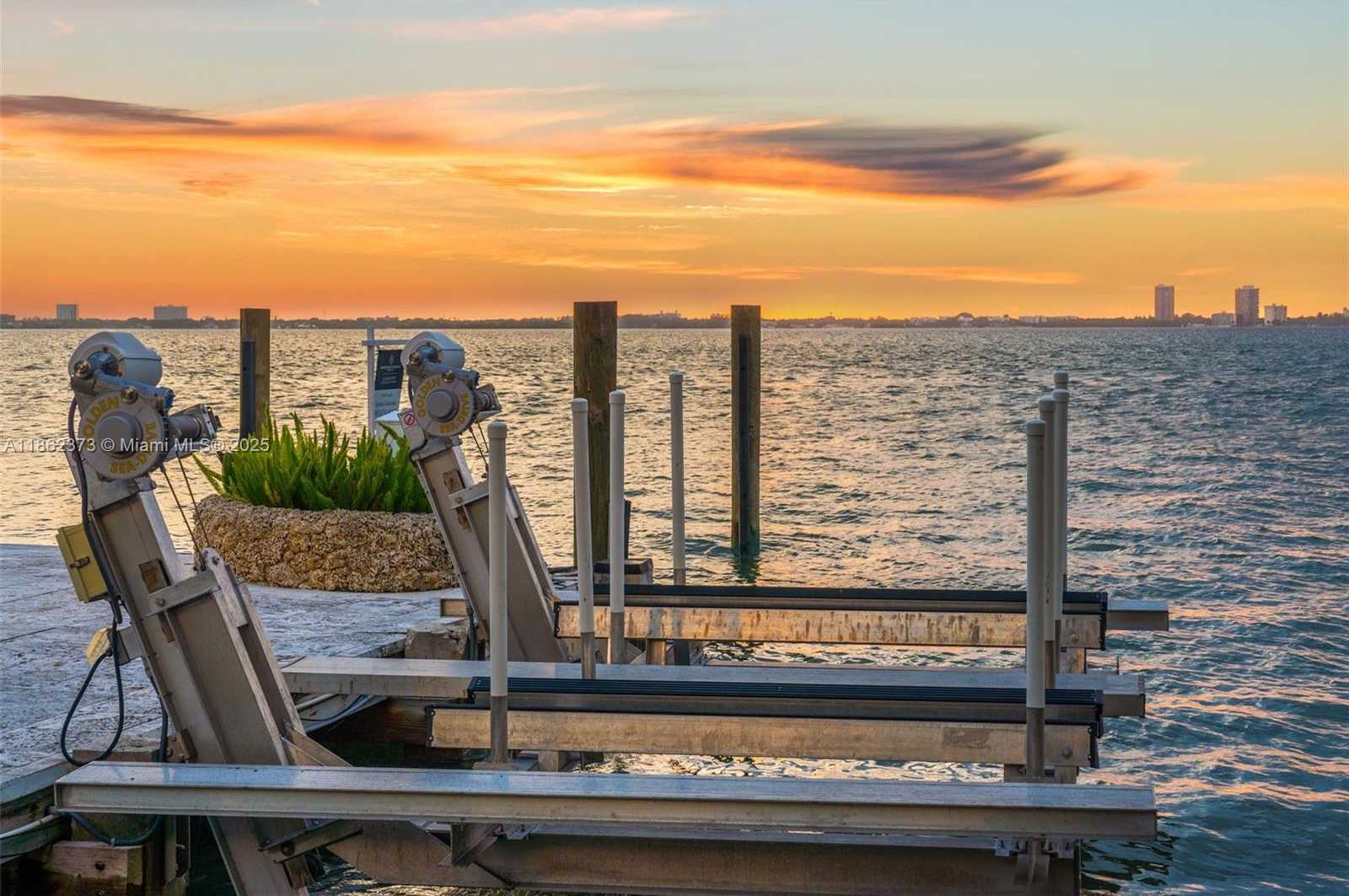 Small Image of 4640 NORTH BAY RD, Miami Beach Number 63