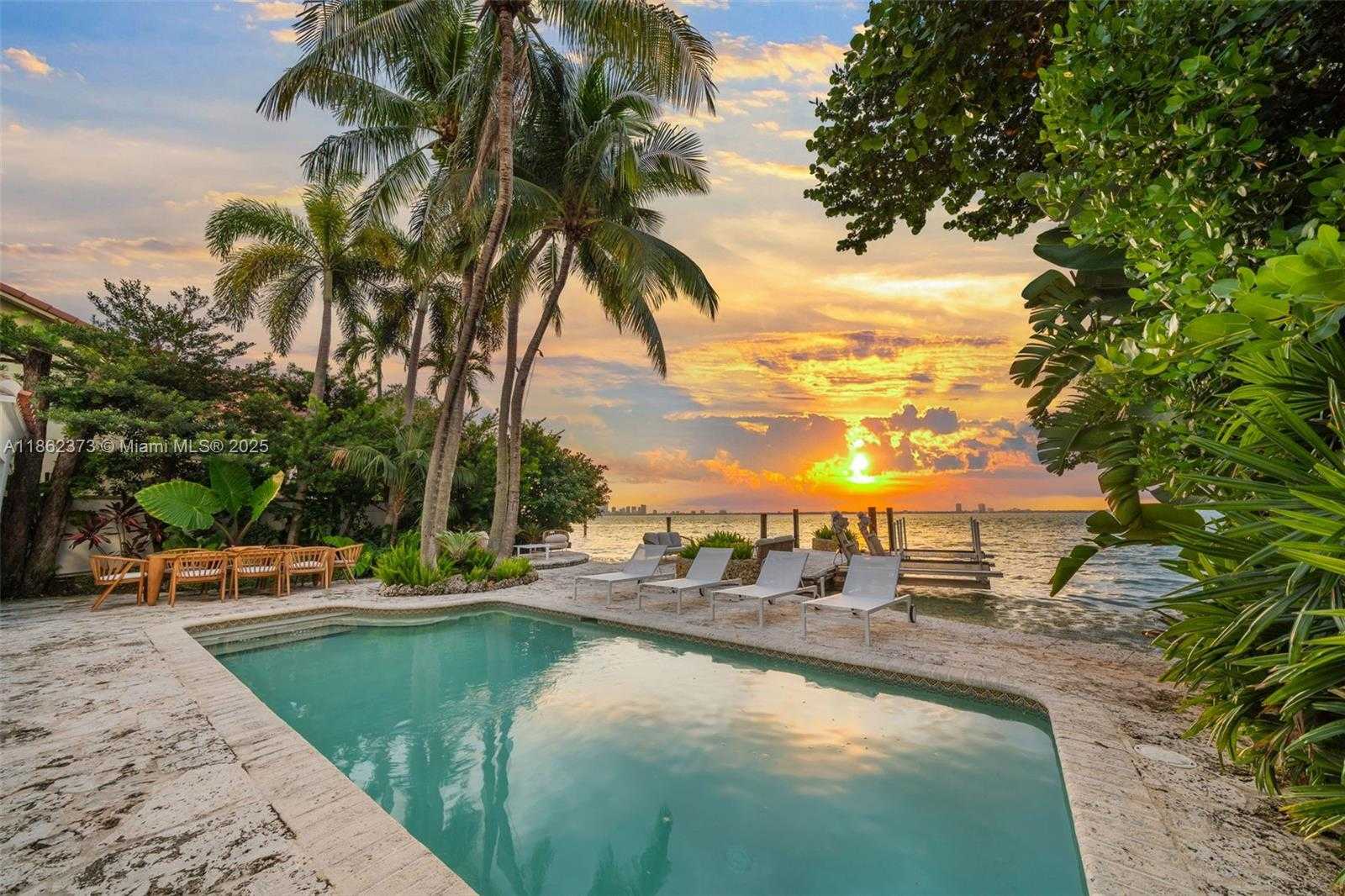 Small Image of 4640 NORTH BAY RD, Miami Beach Number 64