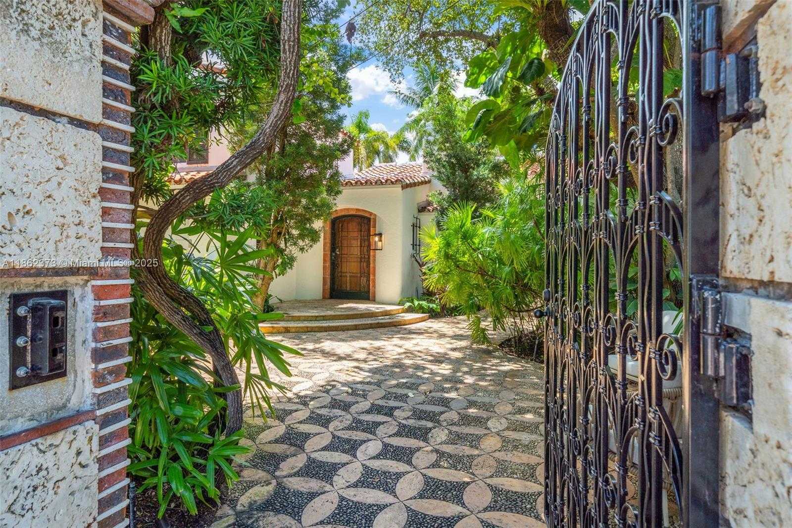 Small Image of 4640 NORTH BAY RD, Miami Beach Number 65