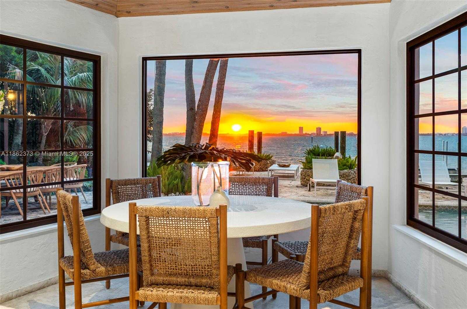 Small Image of 4640 NORTH BAY RD, Miami Beach Number 9
