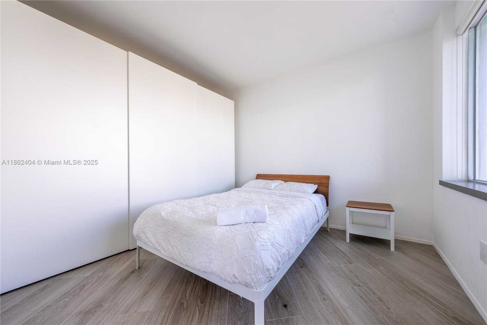 Small Image of 5255 COLLINS AVE #12F, Miami Beach Number 13