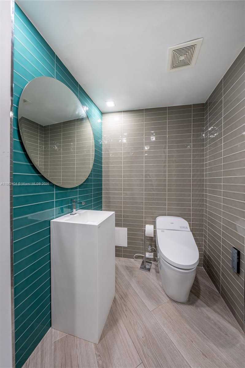 Small Image of 5255 COLLINS AVE #12F, Miami Beach Number 15