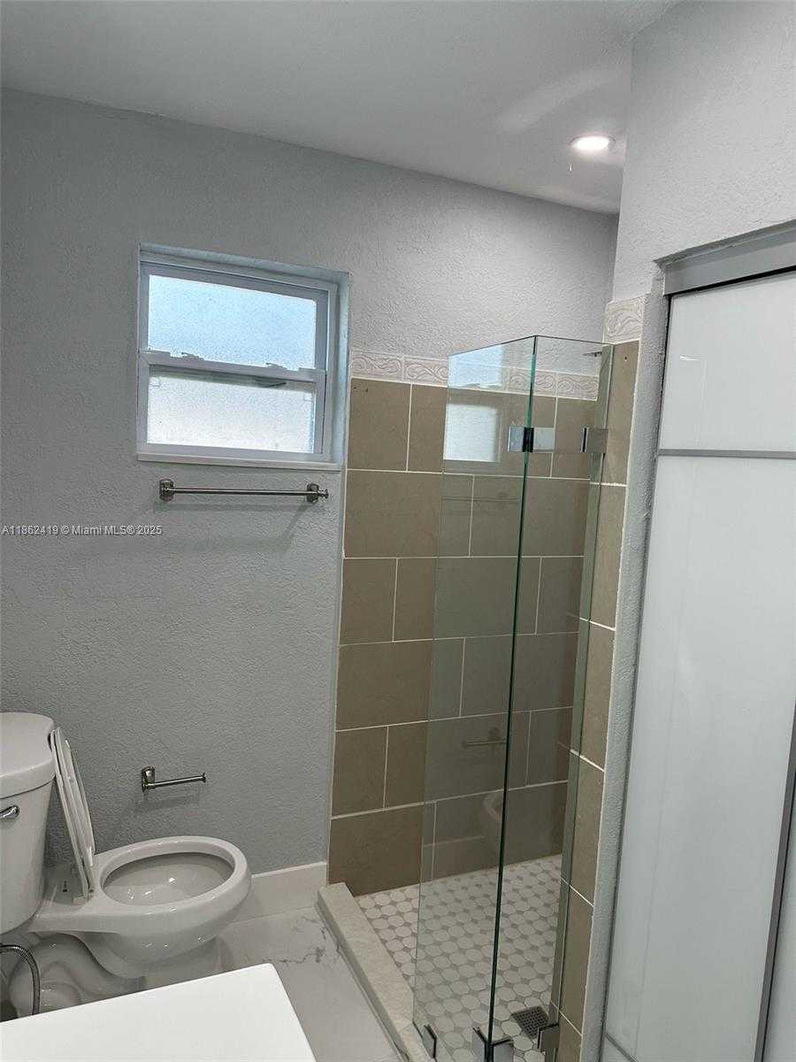 Small Image of 10745 SOUTH WEST 222ND ST #10745, Miami Number 15