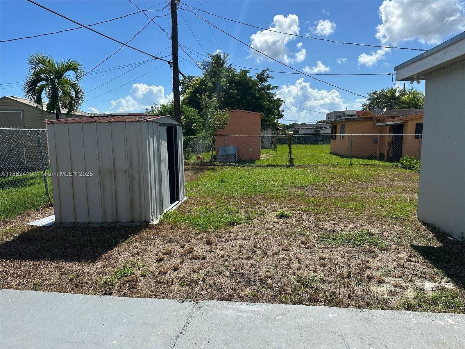 Small Image of 10745 SOUTH WEST 222ND ST #10745, Miami Number 21