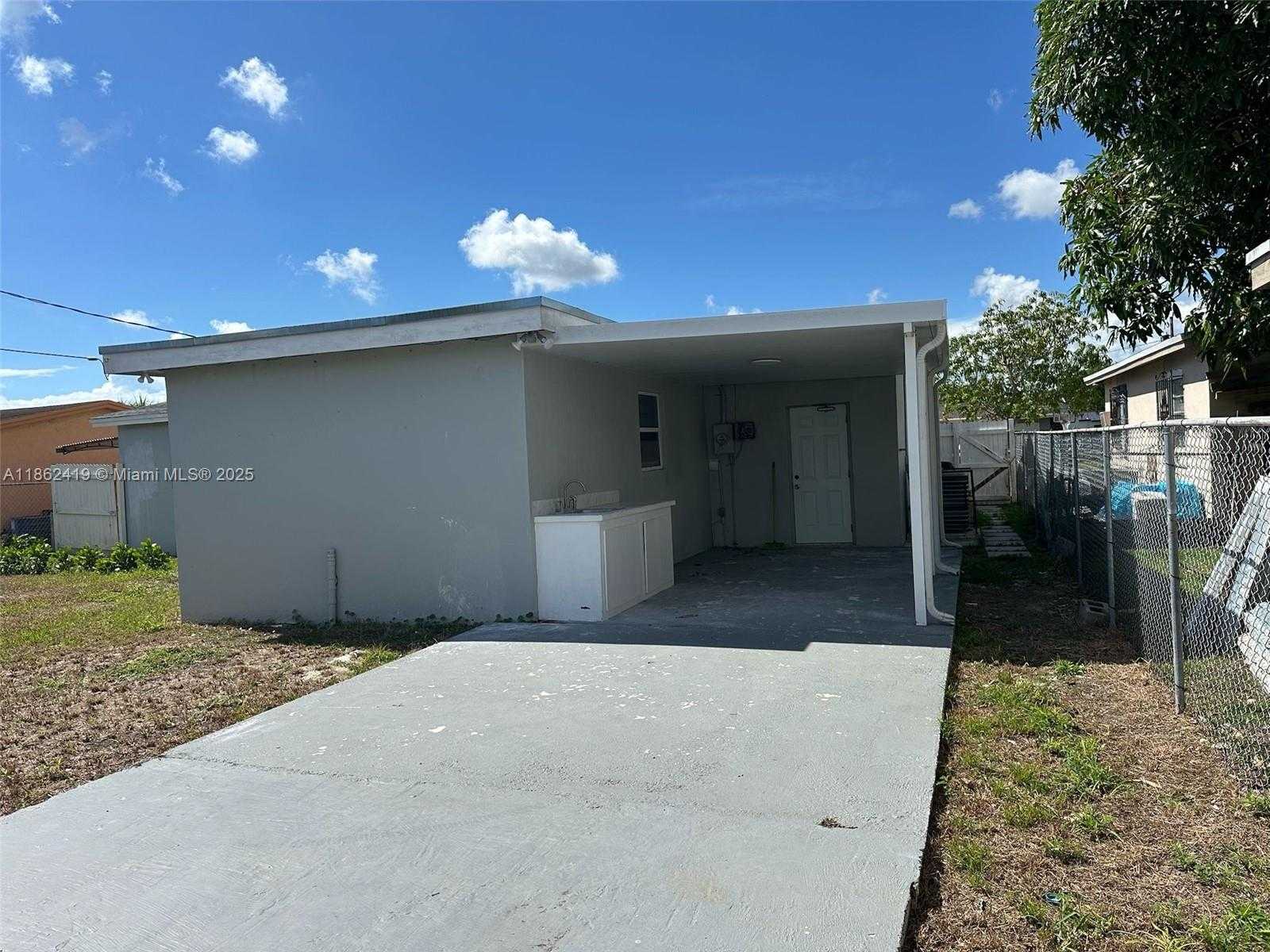 Small Image of 10745 SOUTH WEST 222ND ST #10745, Miami Number 22