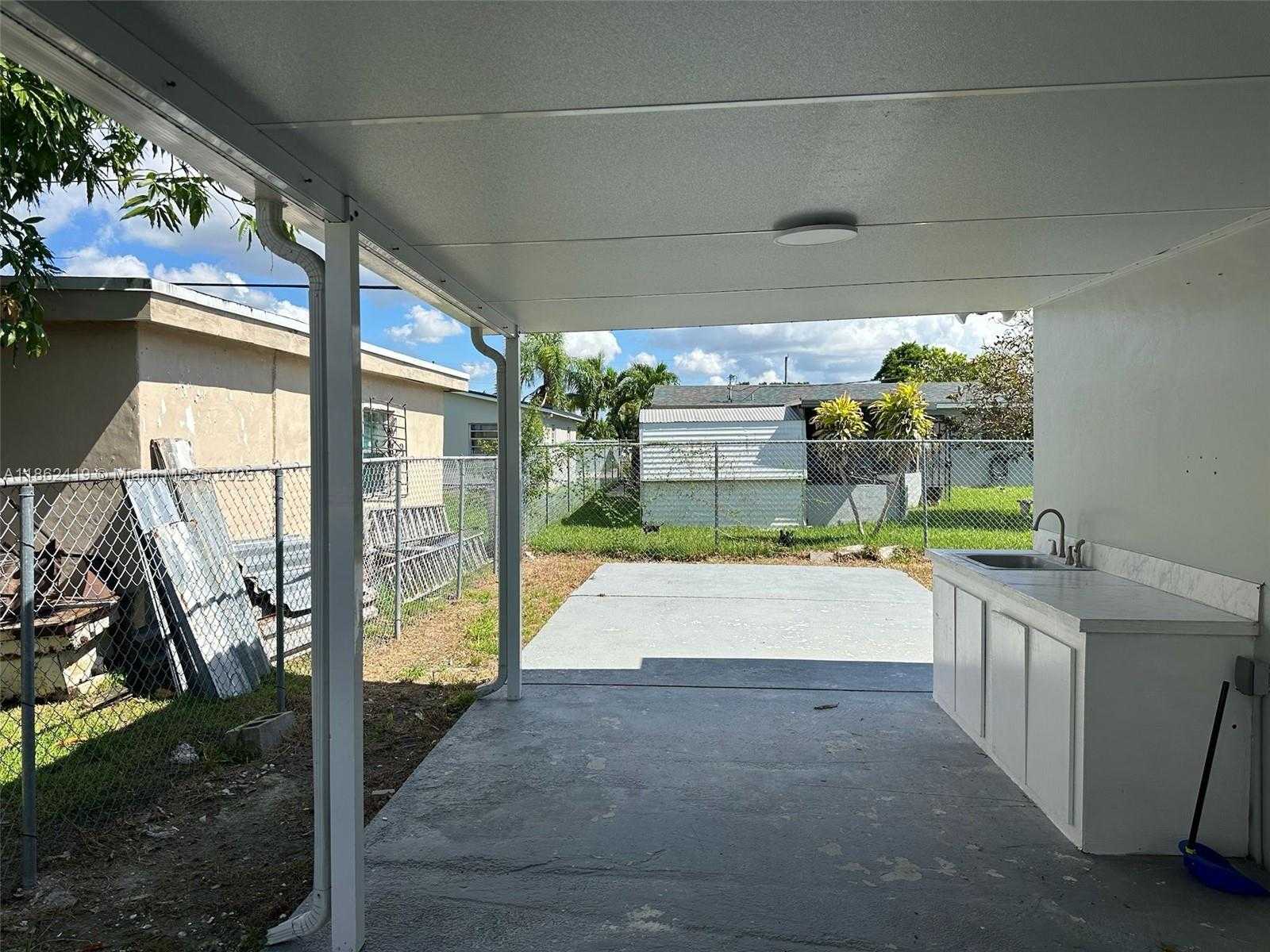Small Image of 10745 SOUTH WEST 222ND ST #10745, Miami Number 23