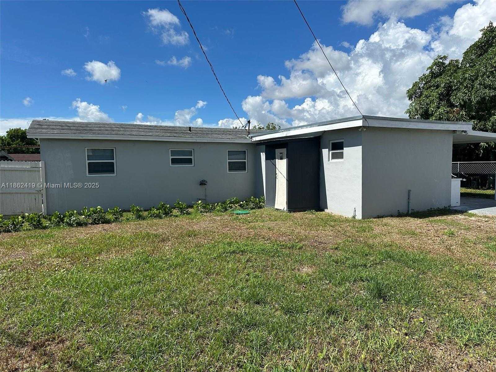 Small Image of 10745 SOUTH WEST 222ND ST #10745, Miami Number 25