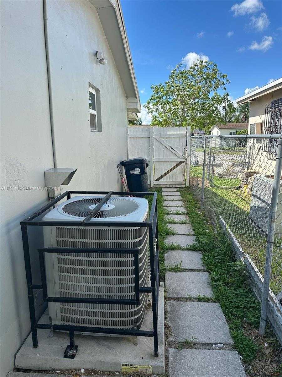 Small Image of 10745 SOUTH WEST 222ND ST #10745, Miami Number 28