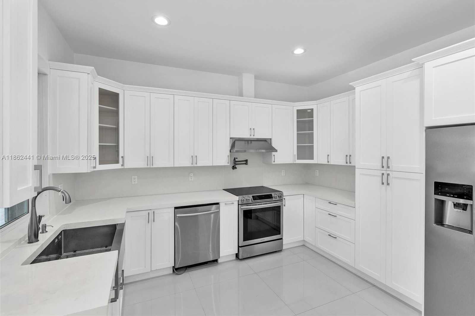 Small Image of 6402 SOUTH WEST 93RD PL, Miami Number 21
