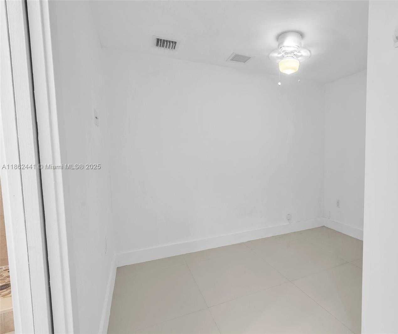 Small Image of 6402 SOUTH WEST 93RD PL, Miami Number 25