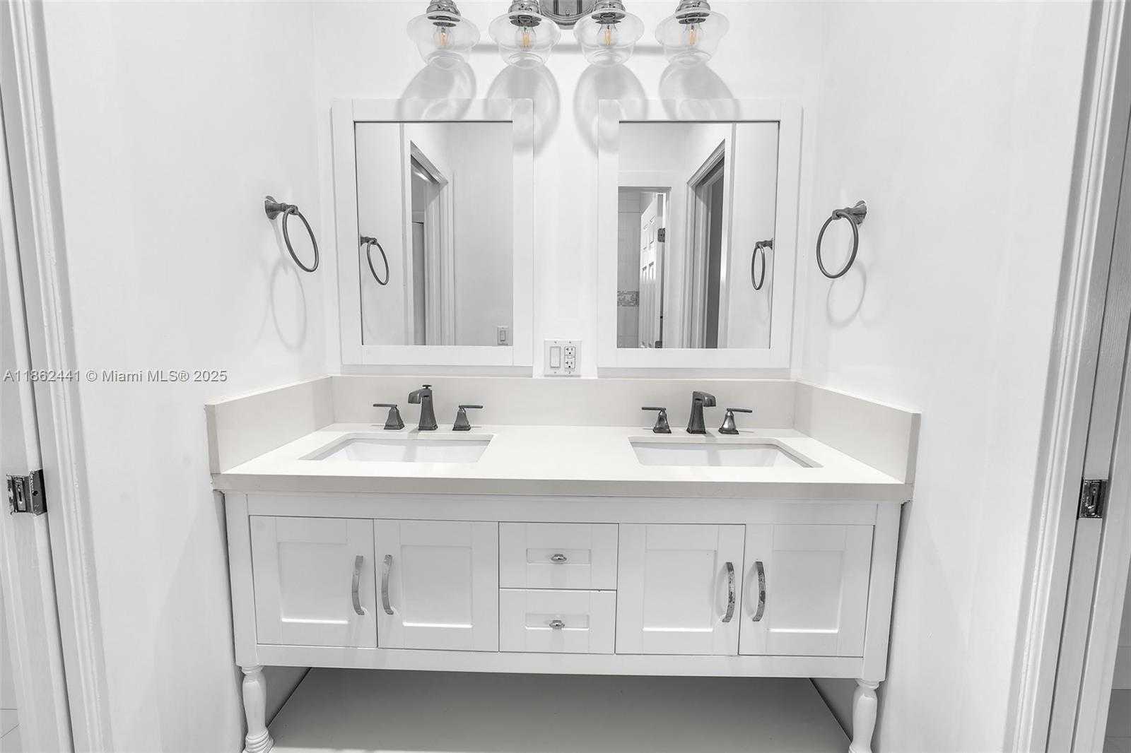 Small Image of 6402 SOUTH WEST 93RD PL, Miami Number 28
