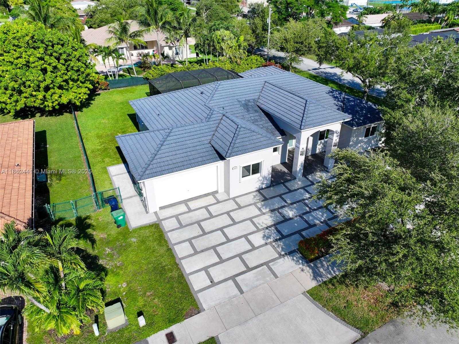 Small Image of 6402 SOUTH WEST 93RD PL, Miami Number 3