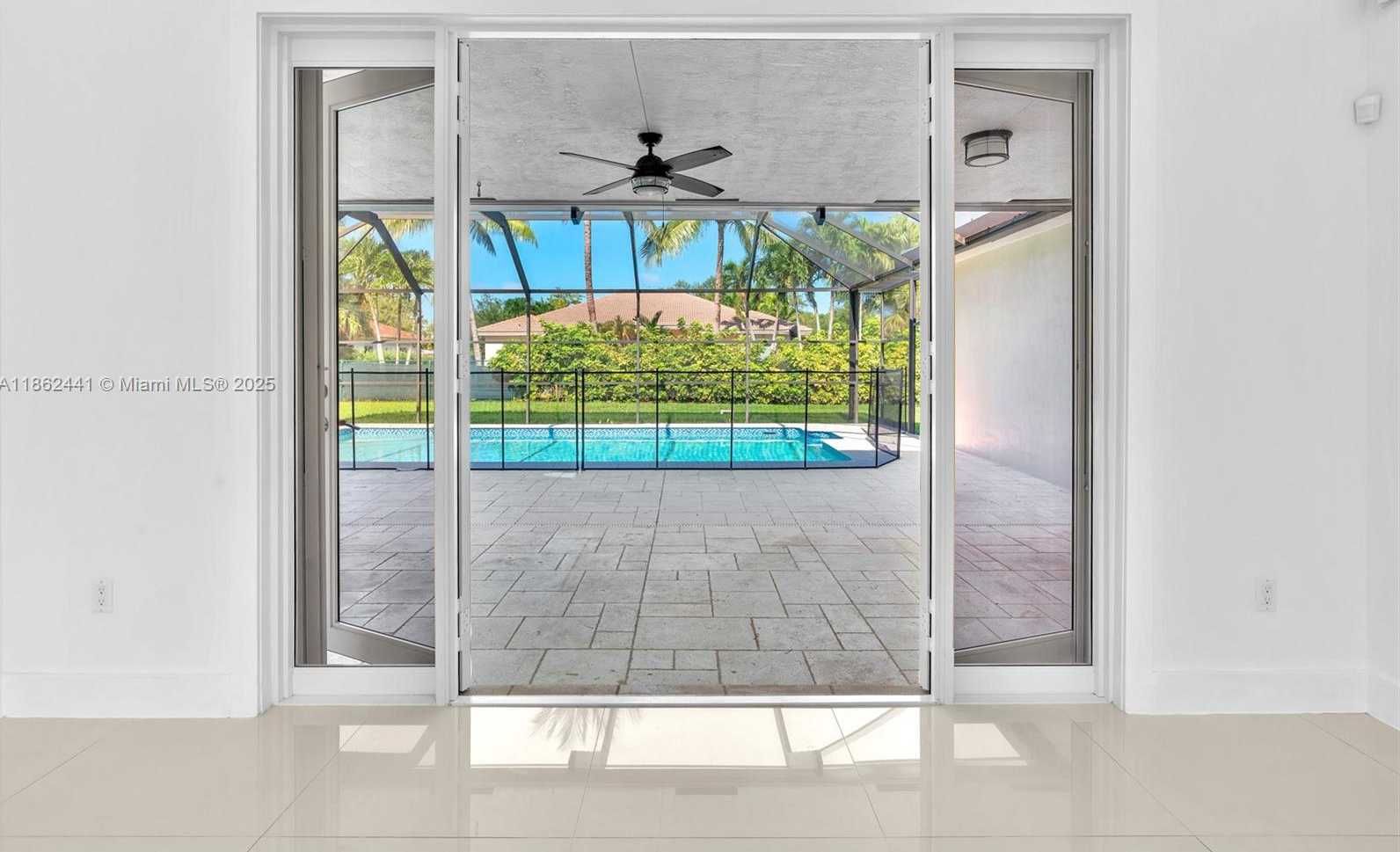 Small Image of 6402 SOUTH WEST 93RD PL, Miami Number 32