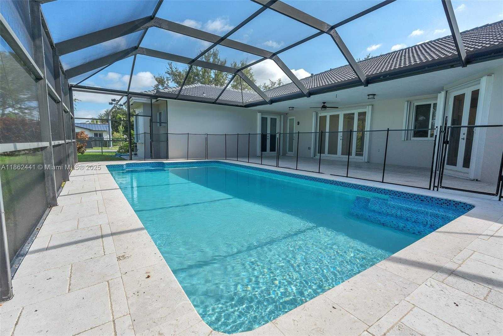 Small Image of 6402 SOUTH WEST 93RD PL, Miami Number 34