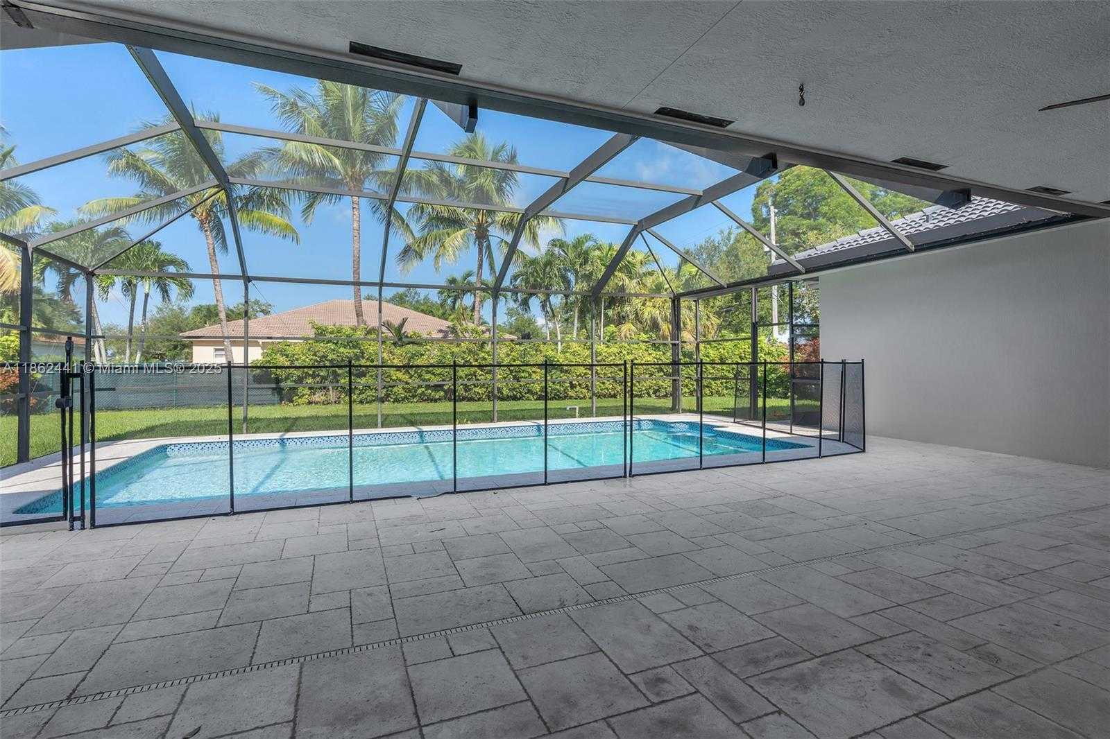 Small Image of 6402 SOUTH WEST 93RD PL, Miami Number 36