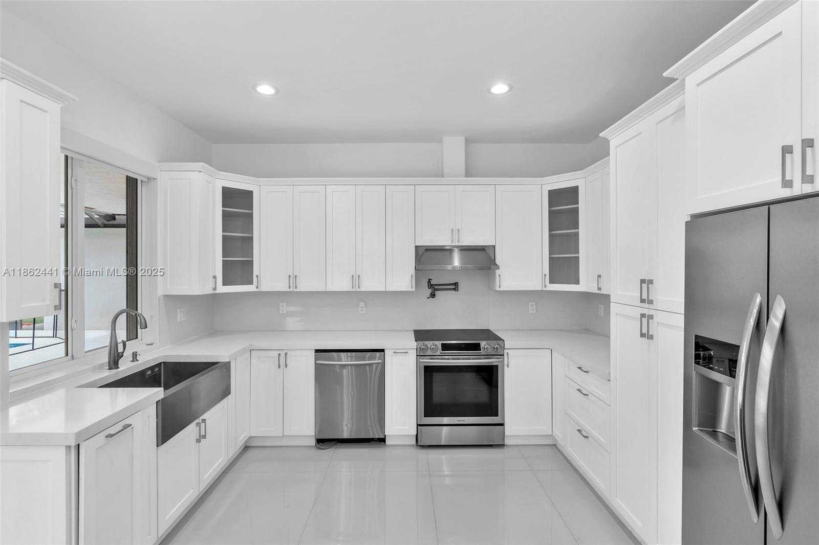 Small Image of 6402 SOUTH WEST 93RD PL, Miami Number 4