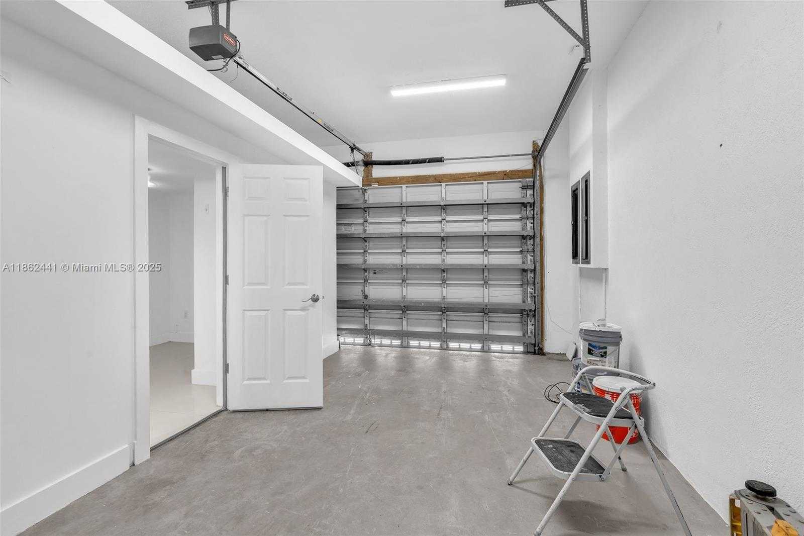 Small Image of 6402 SOUTH WEST 93RD PL, Miami Number 42
