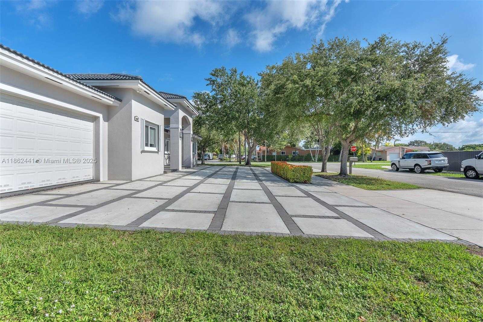 Small Image of 6402 SOUTH WEST 93RD PL, Miami Number 44