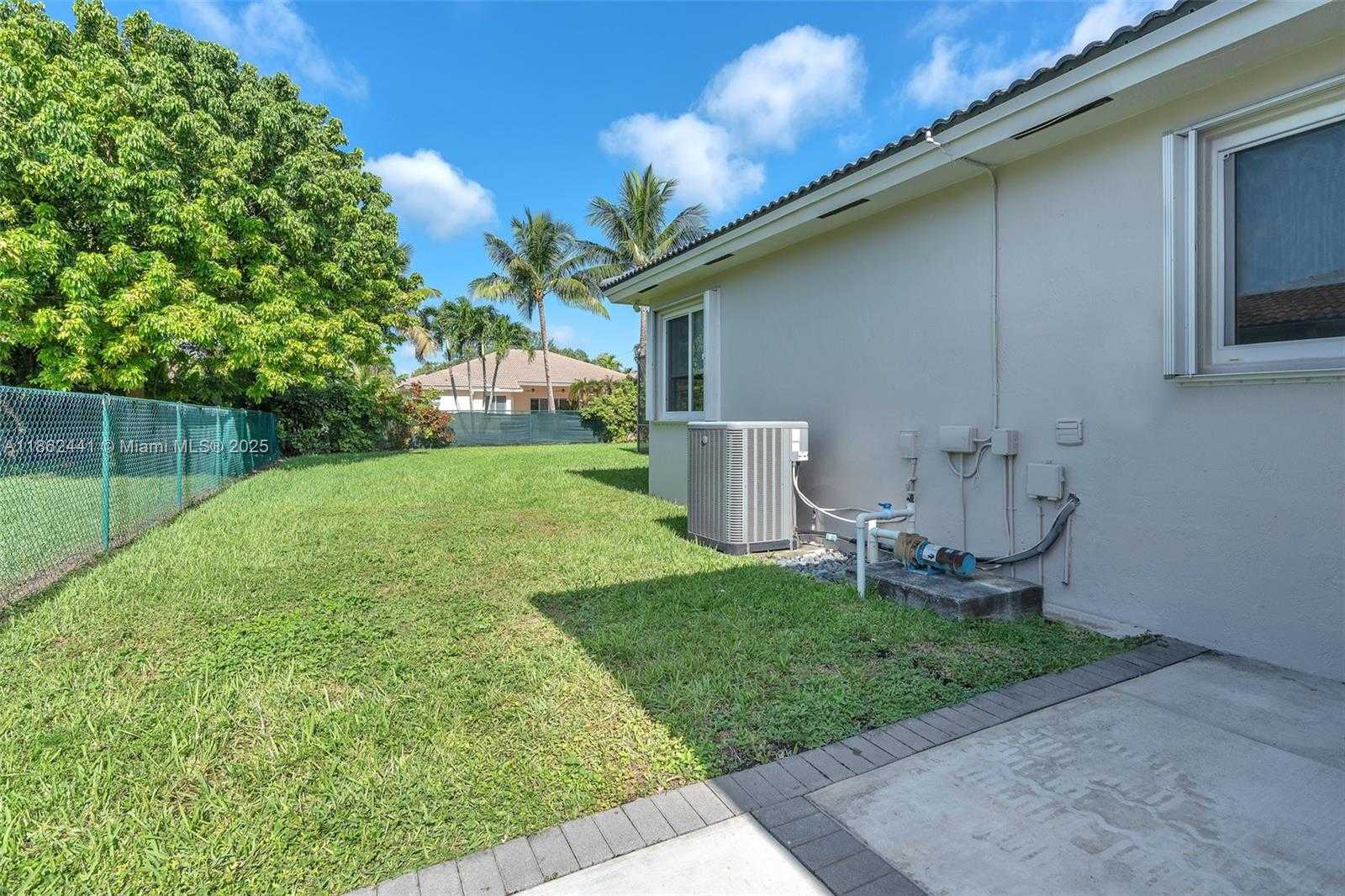 Small Image of 6402 SOUTH WEST 93RD PL, Miami Number 45