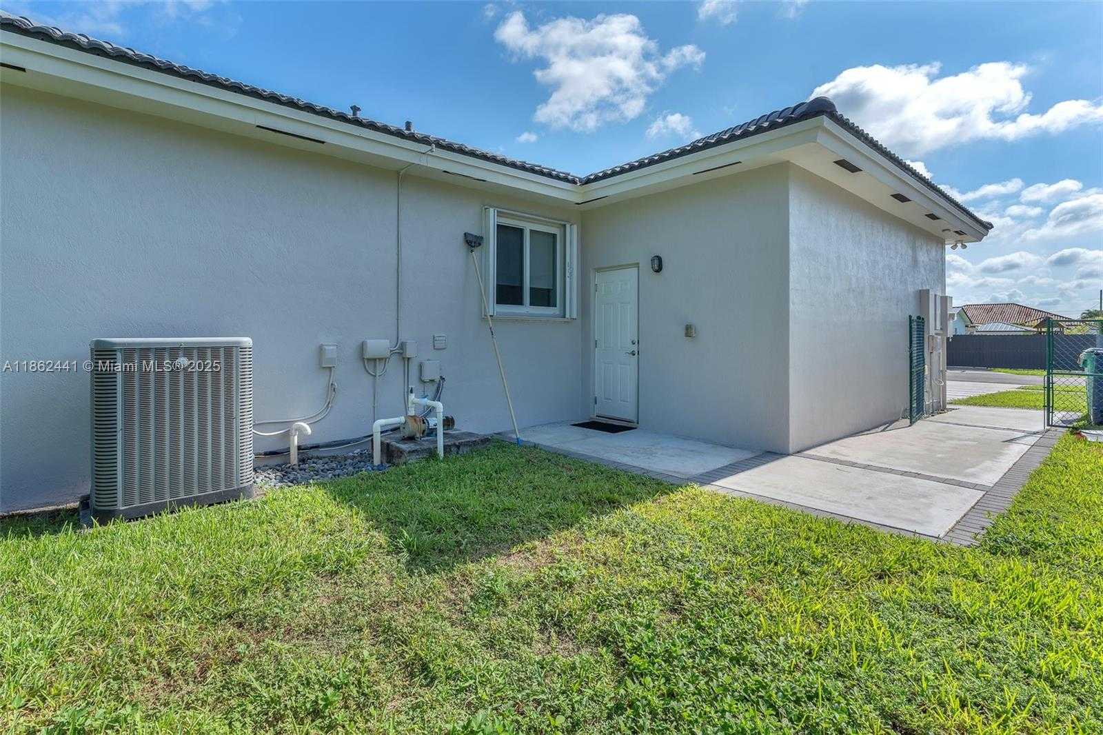 Small Image of 6402 SOUTH WEST 93RD PL, Miami Number 46