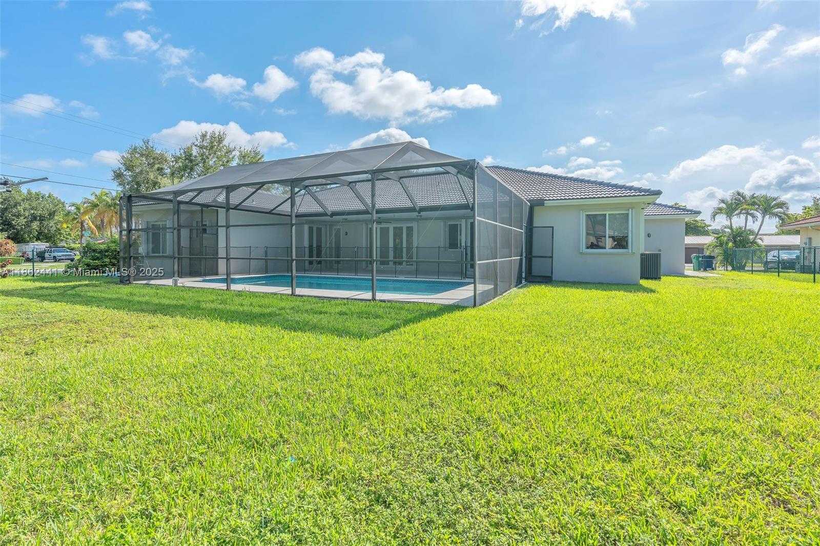 Small Image of 6402 SOUTH WEST 93RD PL, Miami Number 50
