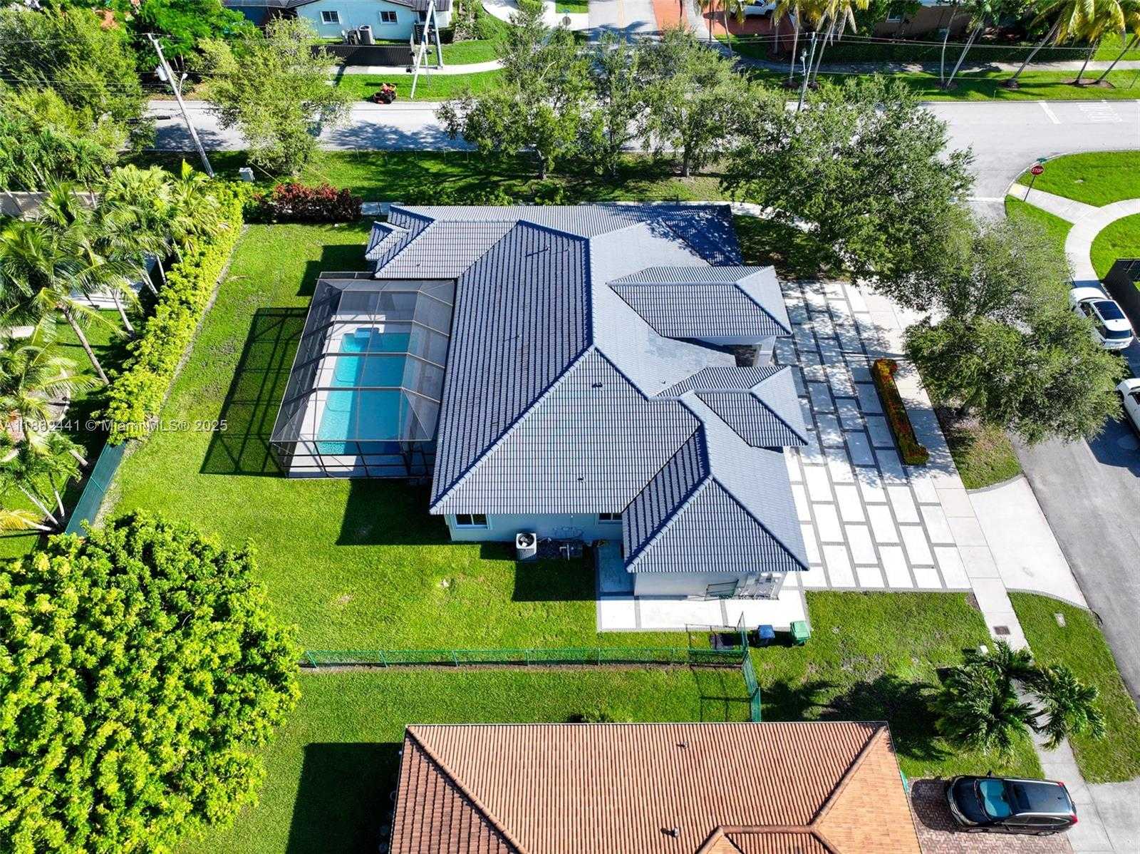 Small Image of 6402 SOUTH WEST 93RD PL, Miami Number 54
