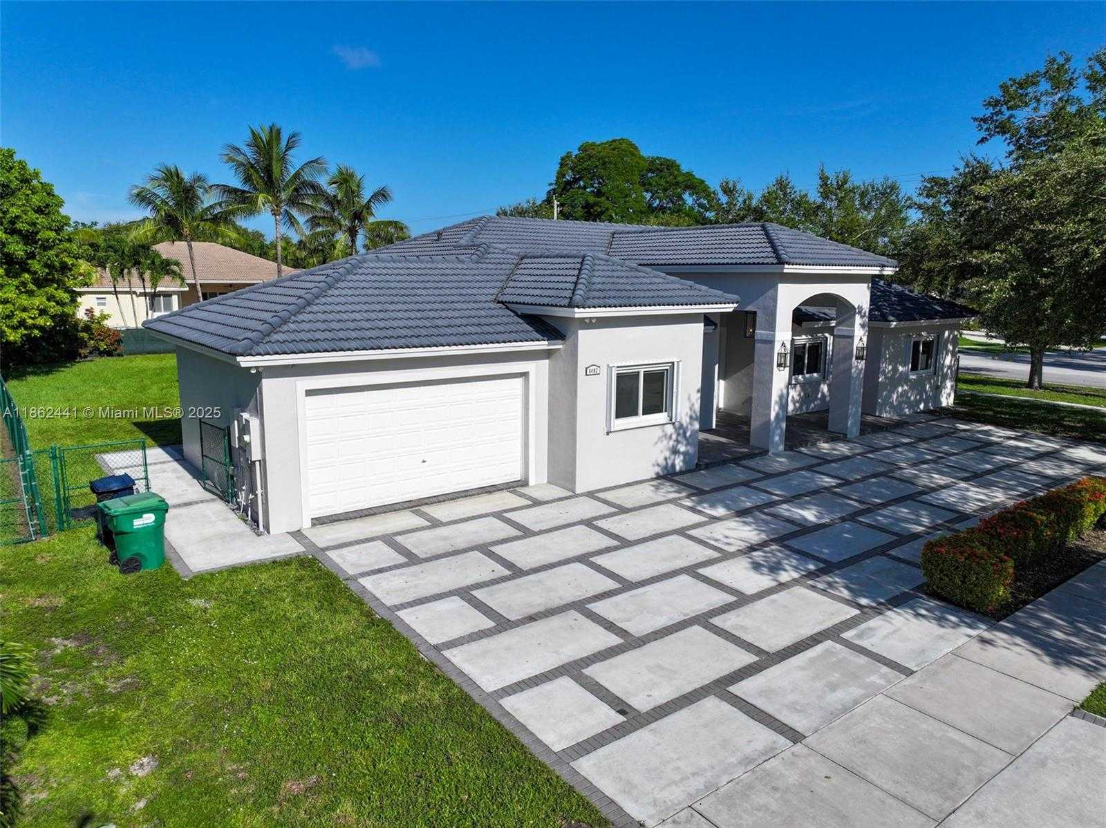Small Image of 6402 SOUTH WEST 93RD PL, Miami Number 55