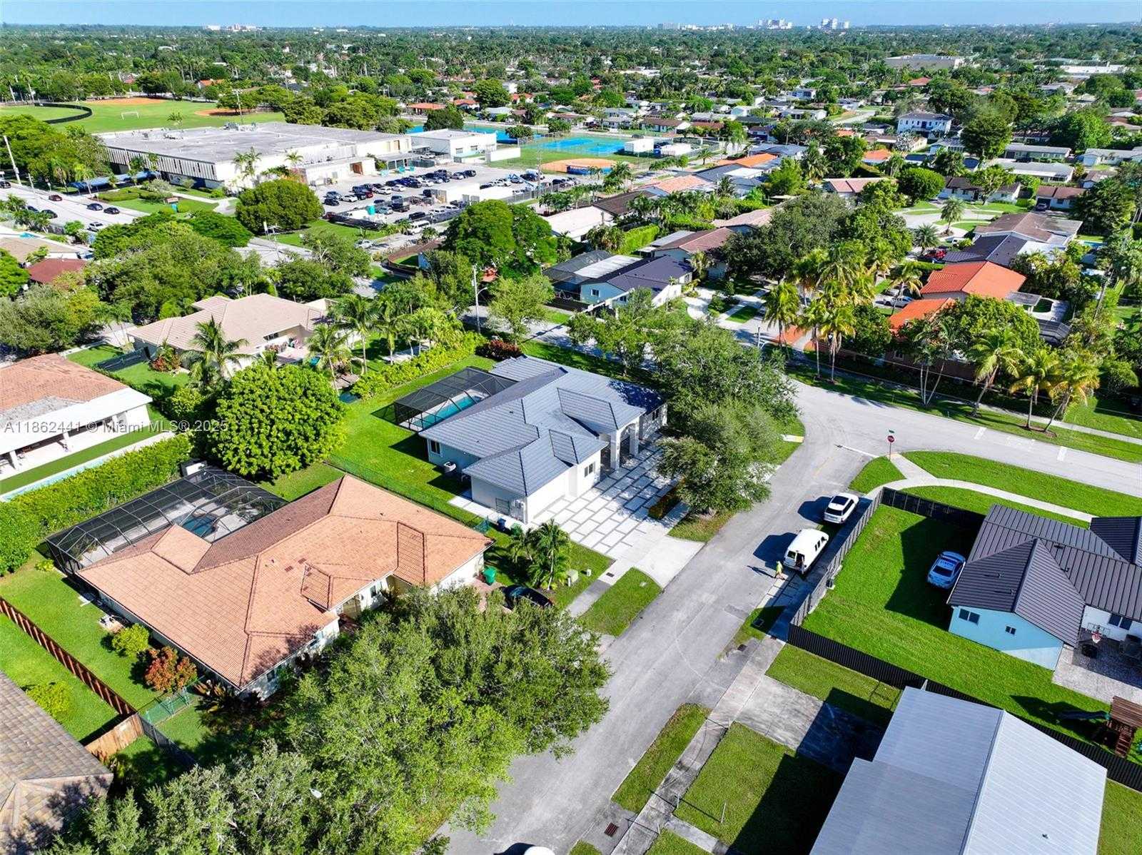 Small Image of 6402 SOUTH WEST 93RD PL, Miami Number 64