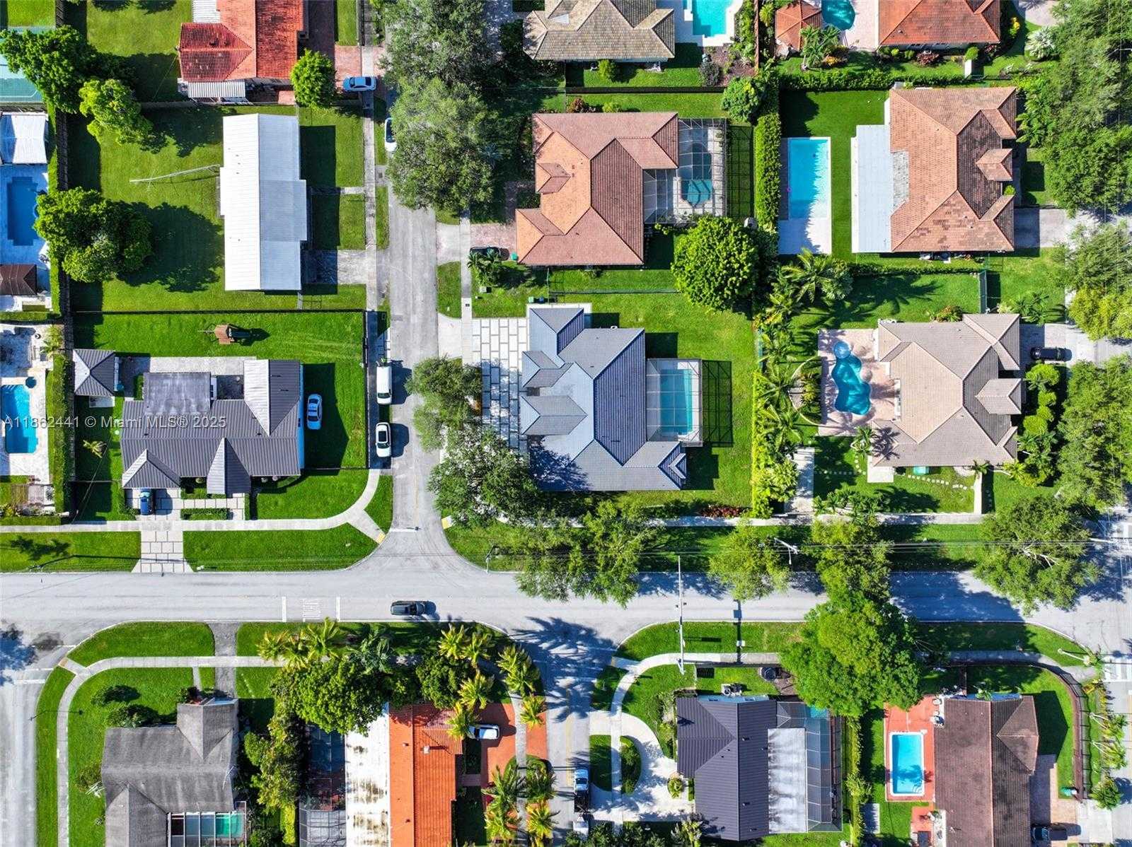 Small Image of 6402 SOUTH WEST 93RD PL, Miami Number 70