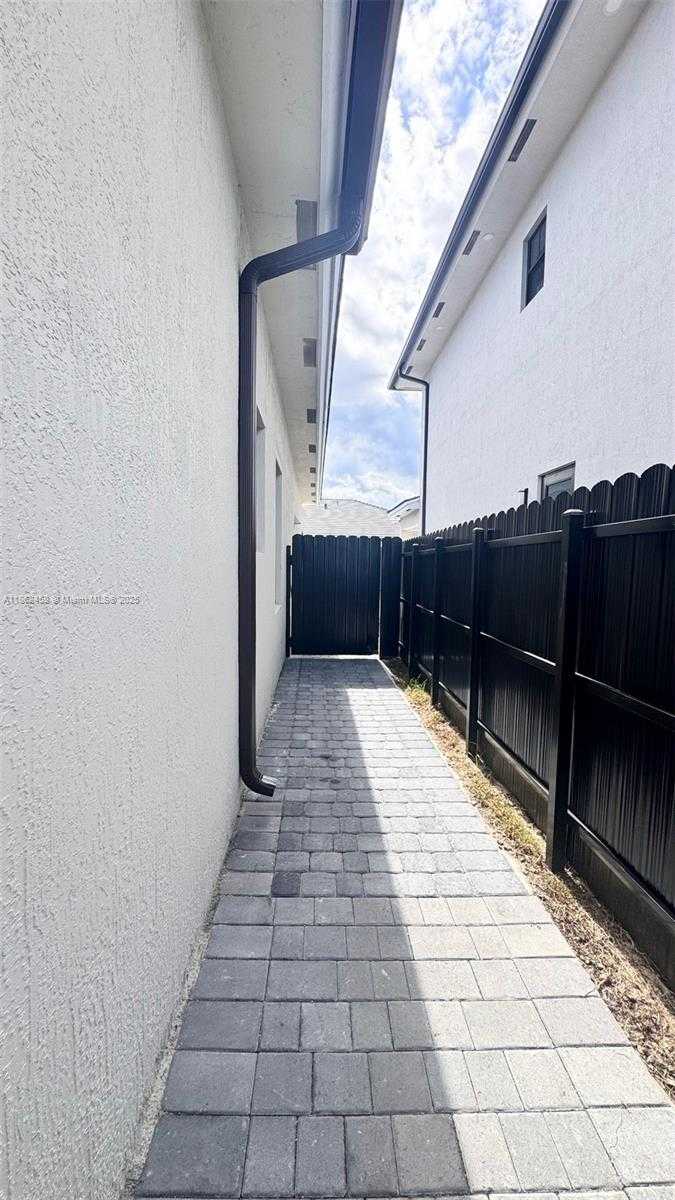 Small Image of 1820 SOUTH WEST 144TH AVE #Side, Miami Number 10