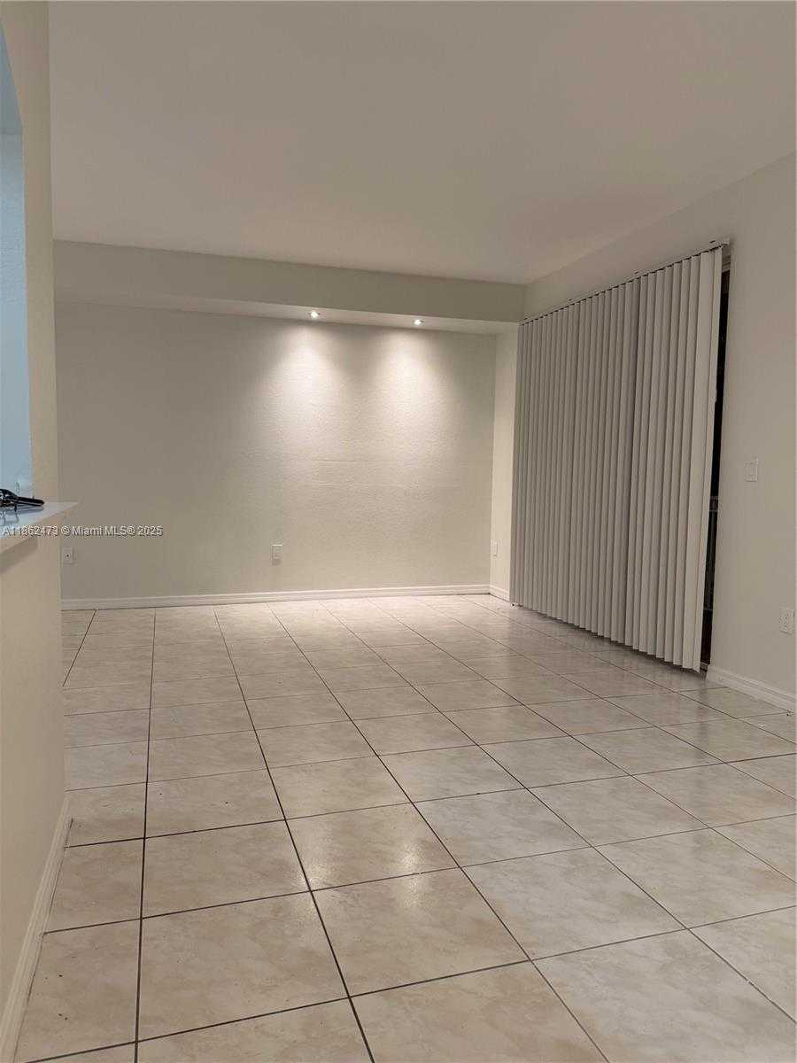 Small Image of Miami Number 10