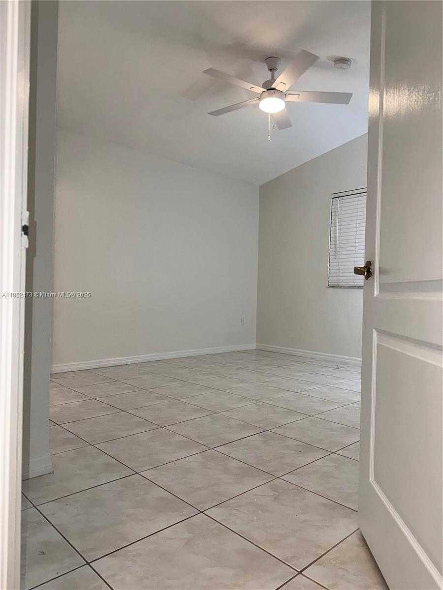 Small Image of Miami Number 15