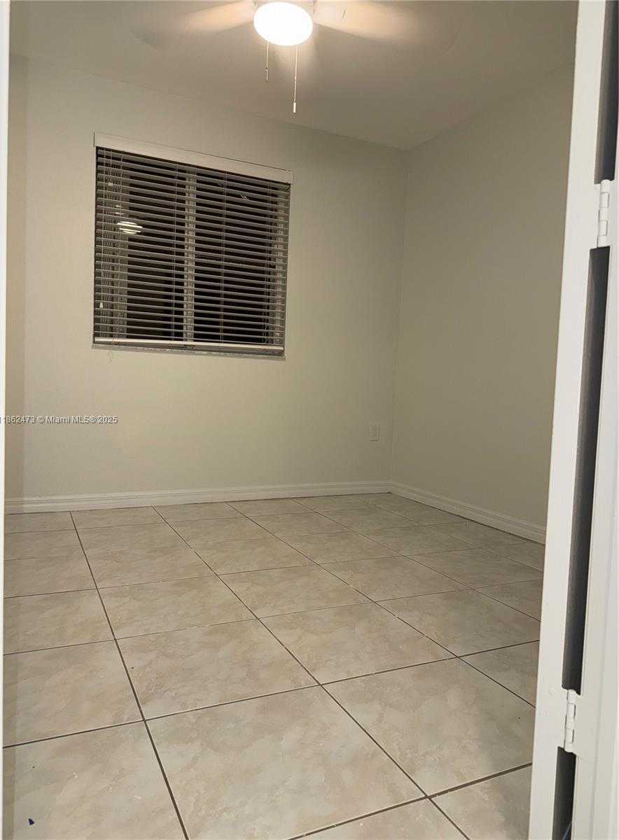 Small Image of Miami Number 17