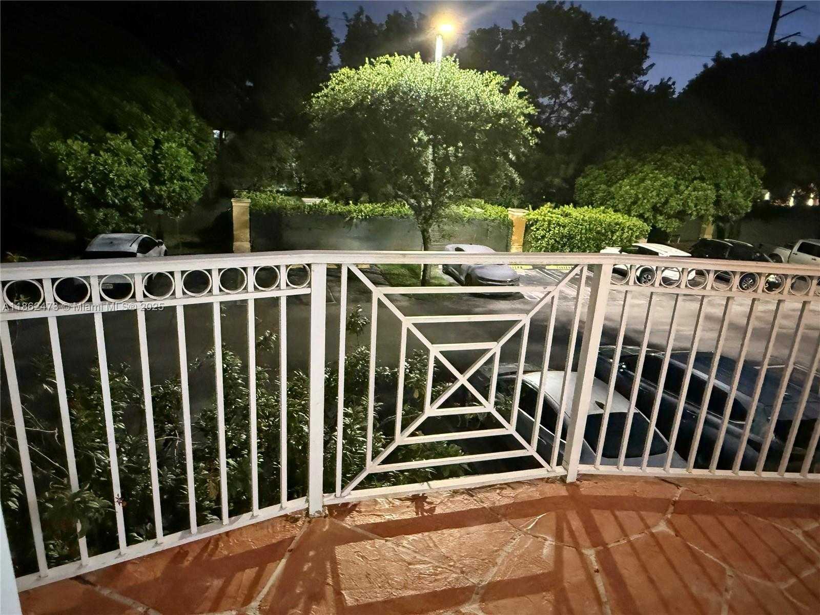 Small Image of Miami Number 4