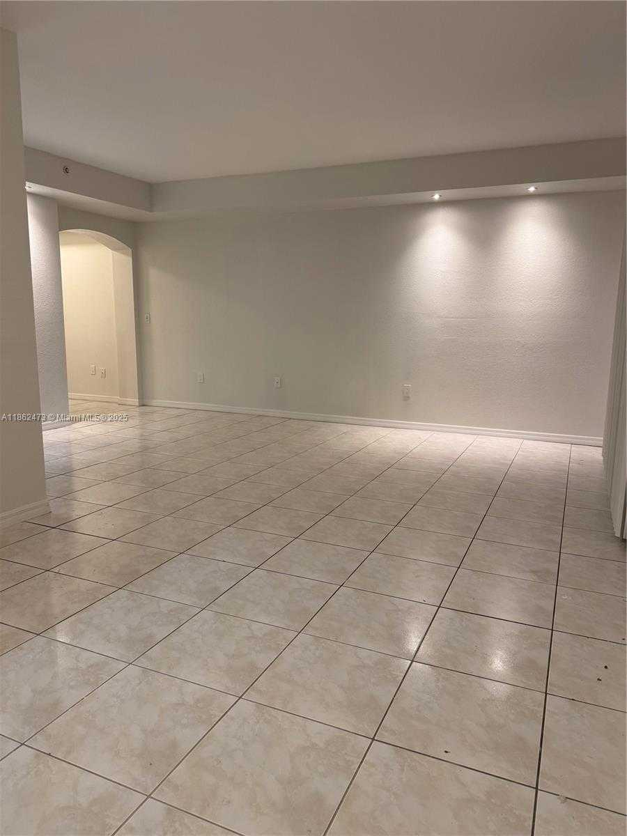 Small Image of Miami Number 8