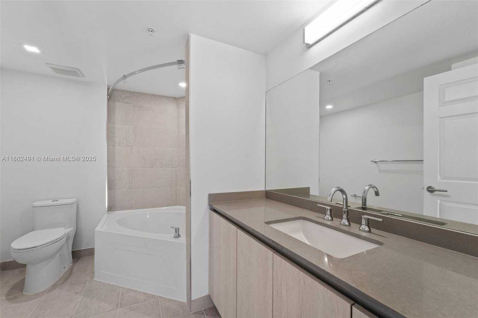 Small Image of 1500 BAY RD #M-0924, Miami Beach Number 30