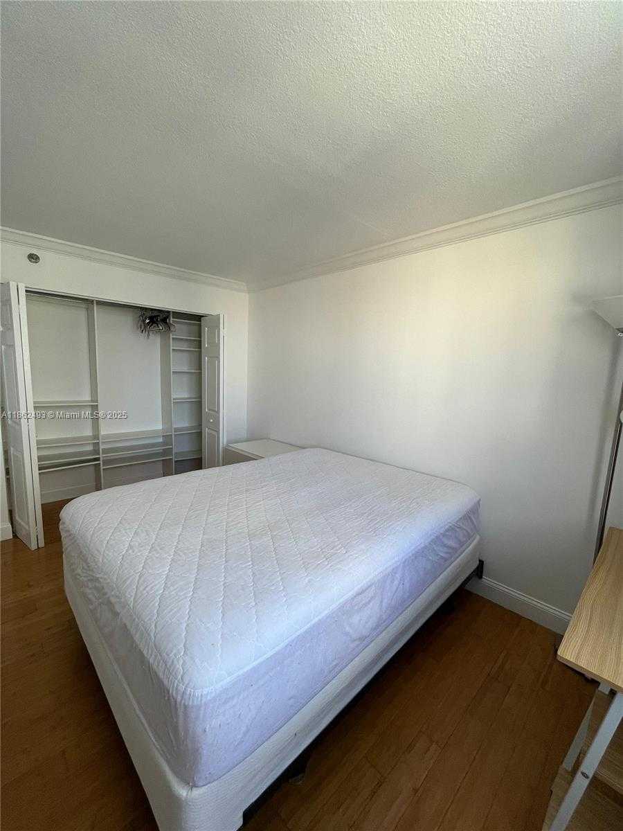 Small Image of 770 CLAUGHTON ISLAND DR #1814, Miami Number 10