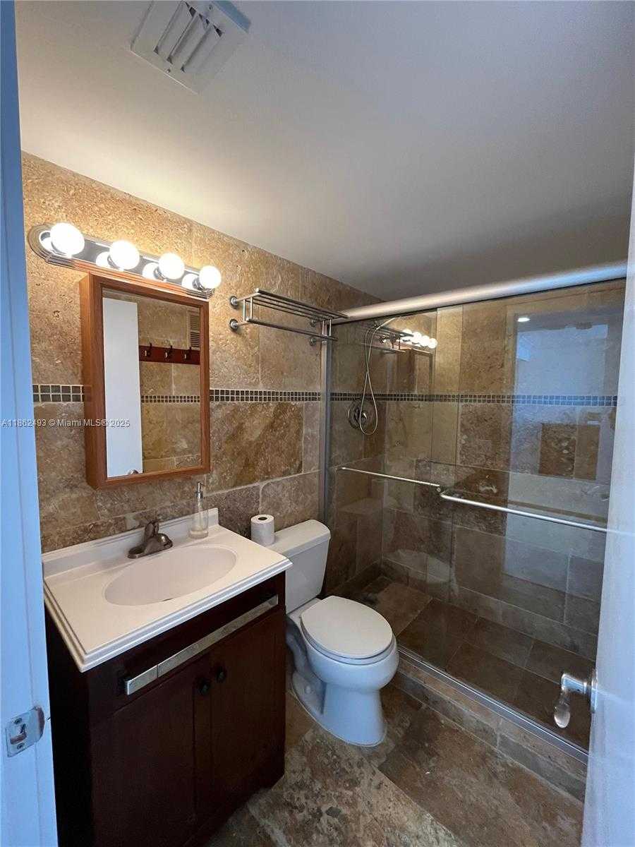 Small Image of 770 CLAUGHTON ISLAND DR #1814, Miami Number 11