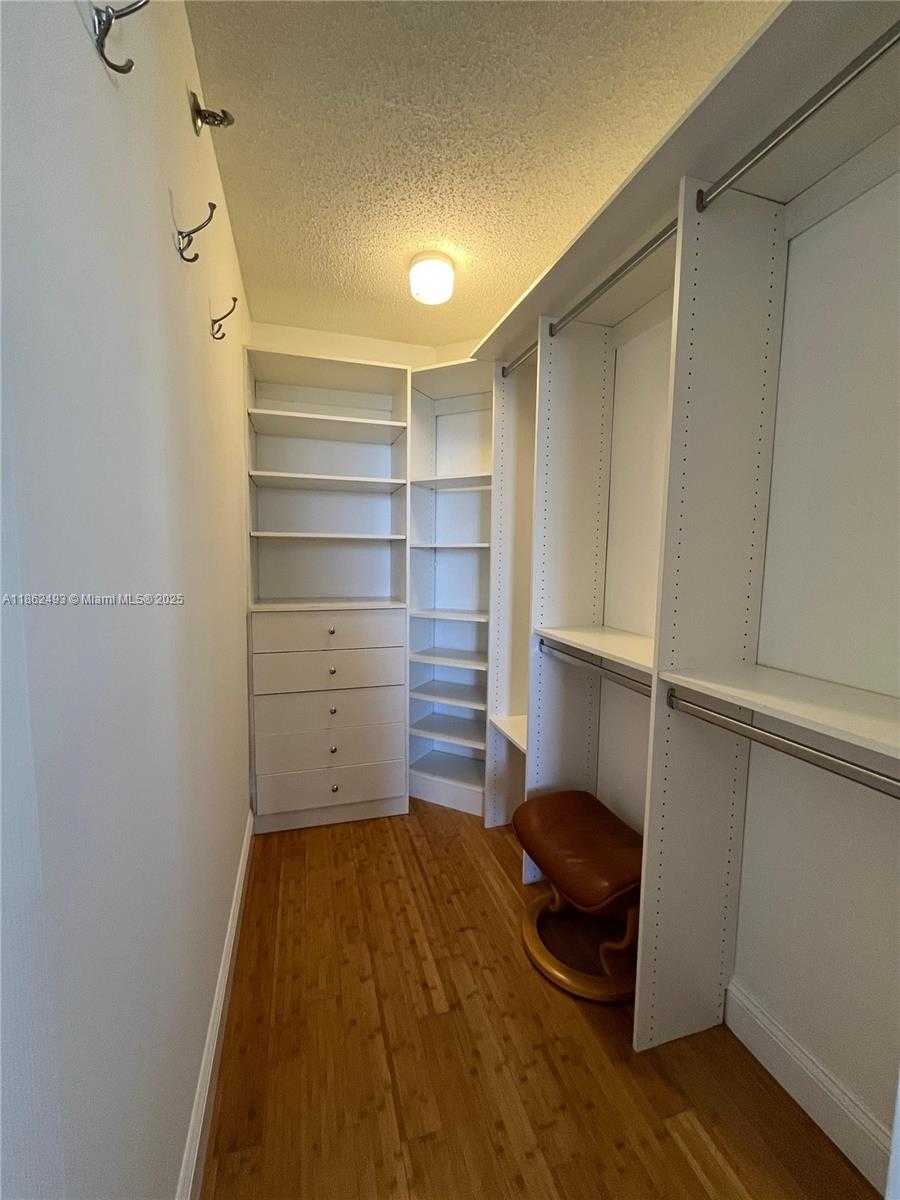 Small Image of 770 CLAUGHTON ISLAND DR #1814, Miami Number 6