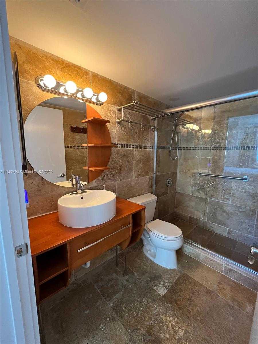 Small Image of 770 CLAUGHTON ISLAND DR #1814, Miami Number 7