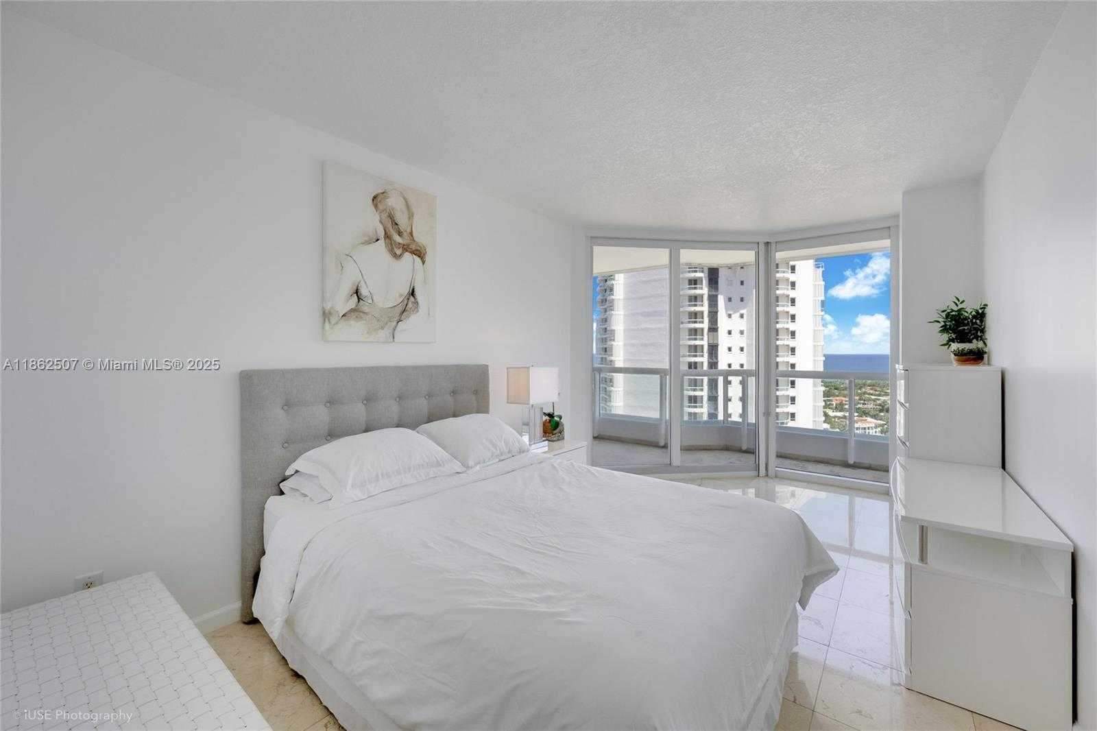 Small Image of 21055 YACHT CLUB DR #2401, Aventura Number 11