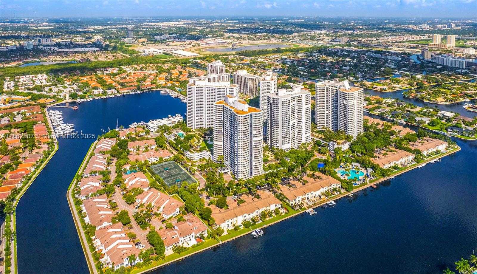 Small Image of 21055 YACHT CLUB DR #2401, Aventura Number 17