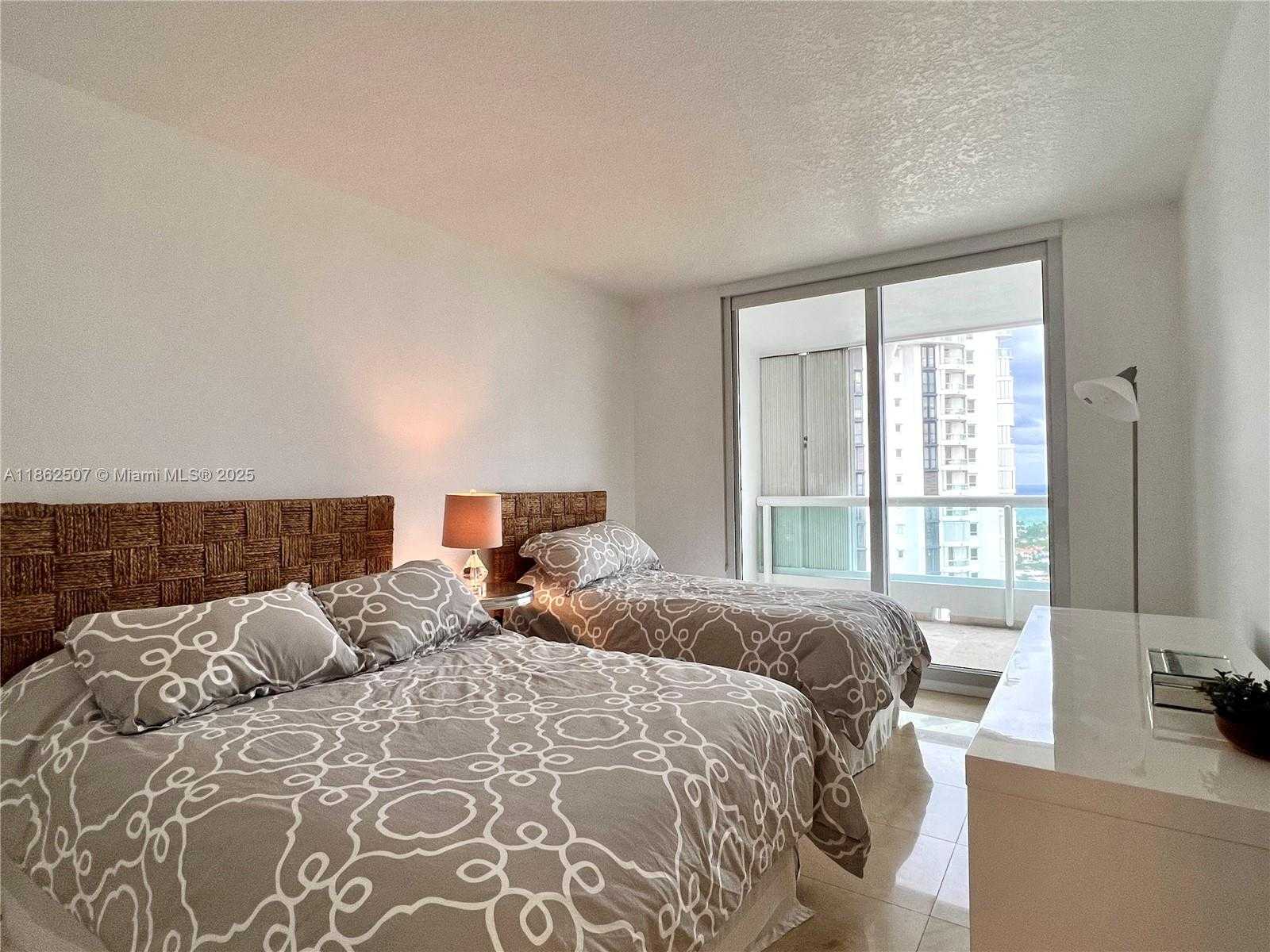 Small Image of 21055 YACHT CLUB DR #2401, Aventura Number 18